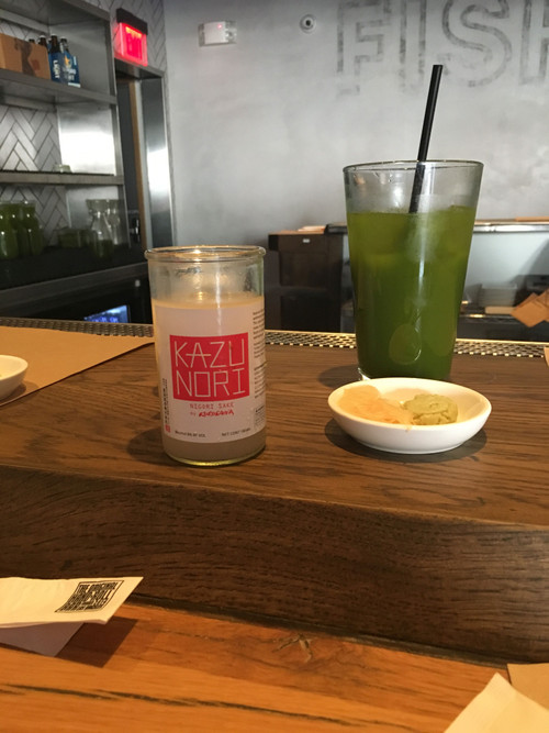 Kazunori_sake_and_green_tea