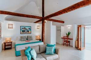 Sanctualy_pool_suite