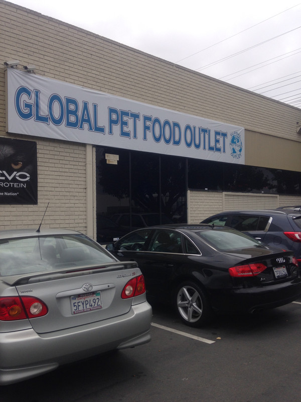ロサンゼルス観光ブログ「GLOBAL PET FOOD OUTLET」