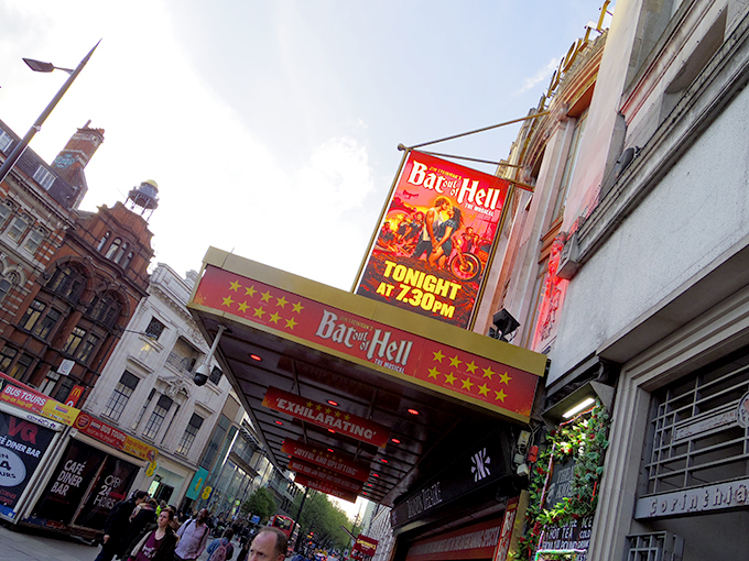 ロンドン観光ブログ ロックオペラ ミュージカル Bat Out Of Hell 地獄のロックライダー