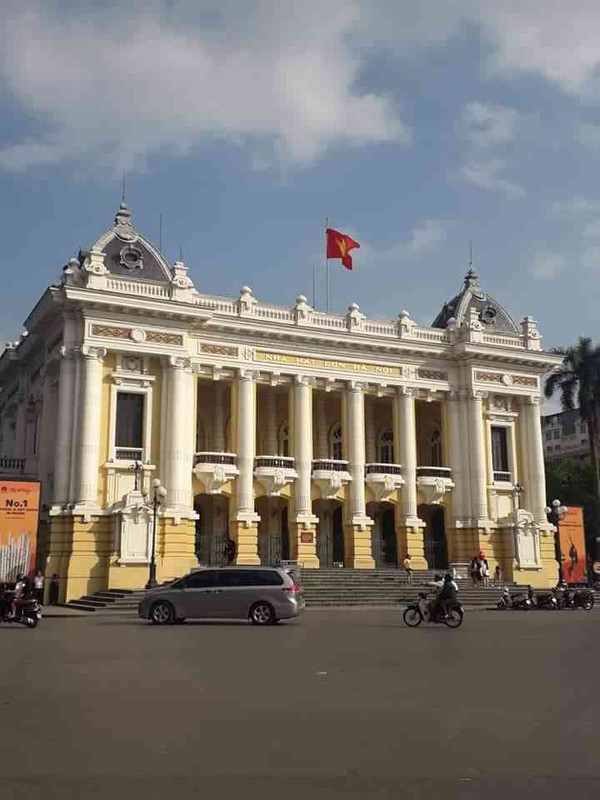 ベトナム観光ブログ ハノイで優雅に ハノイオペラハウス