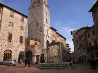 Piazza_della_cisterna