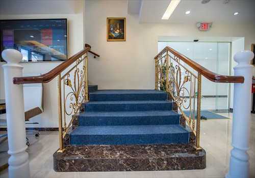 Hall_stair_r_2