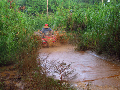 Going_through_muddy_area_li