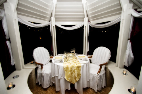 Gazebo_table_set_up