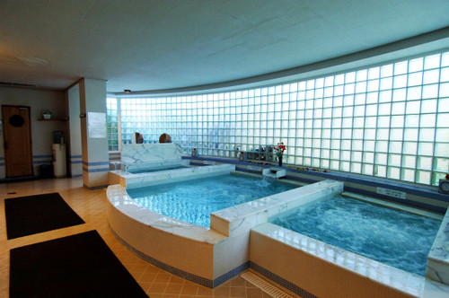 Indoor_jacuzzi