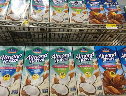 Almond_milk_8466